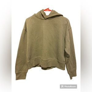 Women’s Zara Olive Green Sweater NWT